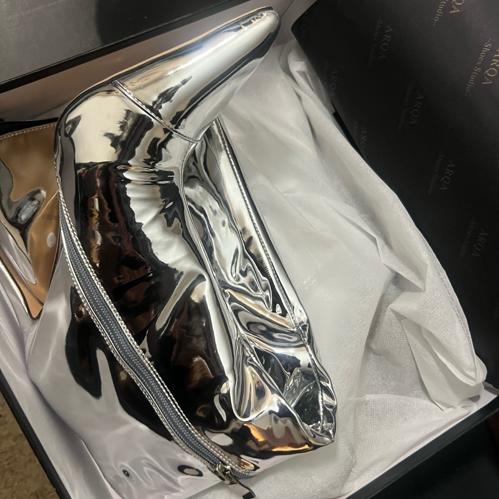 Brand new! Run small